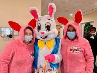 Easter bunny with pink bunnies